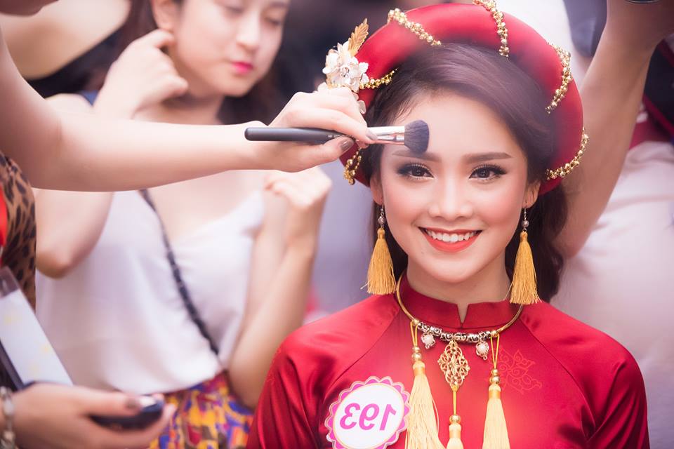 Mới đây, Hoa hậu Việt Nam 2016 vừa tung ra bộ ảnh hậu trường các thí sinh của mình.